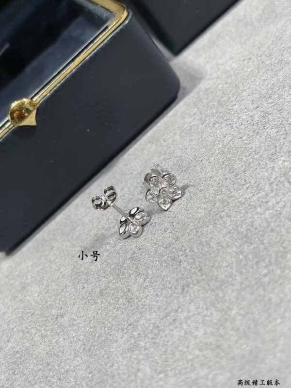 GRAFF Sunflower stud earrings