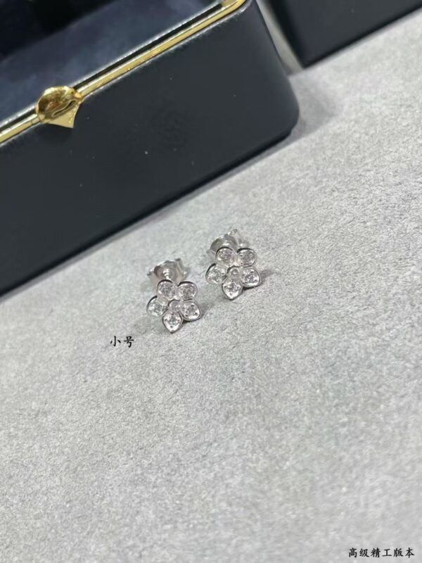 GRAFF Sunflower stud earrings