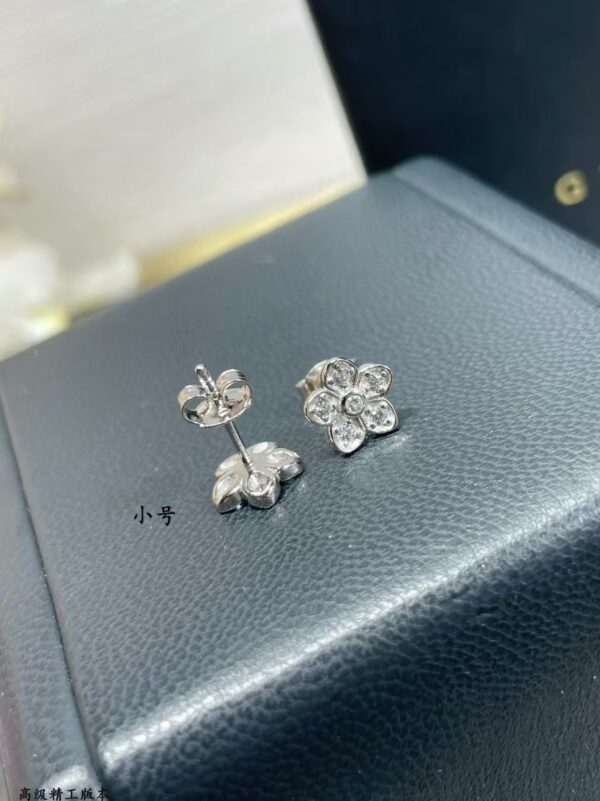 GRAFF Sunflower stud earrings