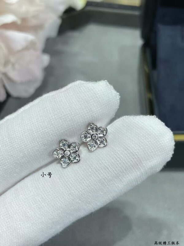 GRAFF Sunflower stud earrings