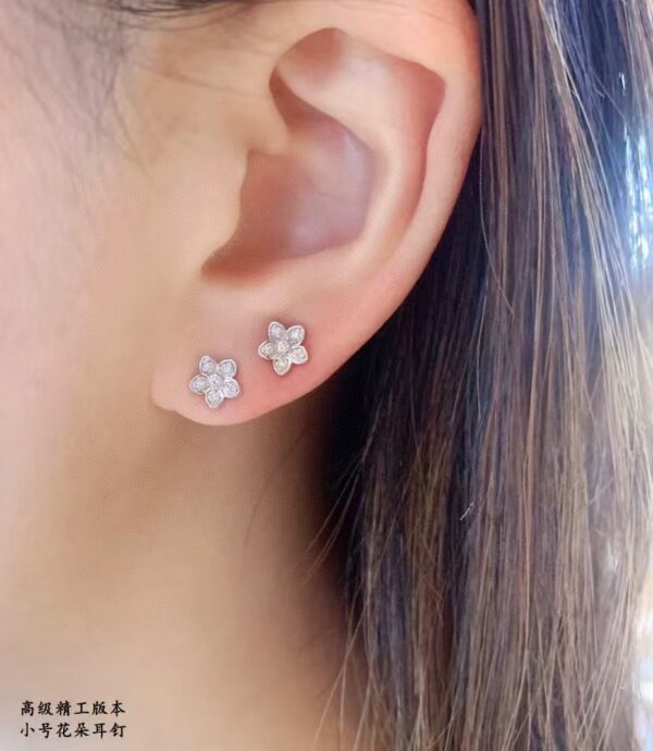 GRAFF Sunflower stud earrings