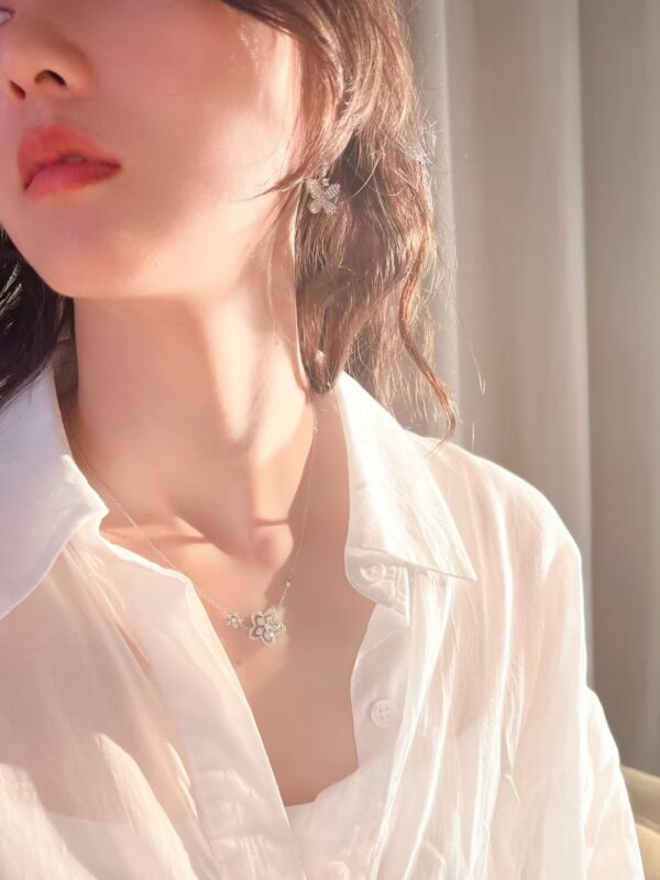 GRAFF Sunflower necklace