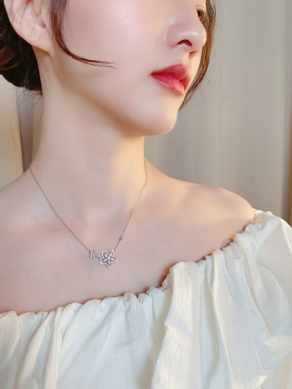 GRAFF Sunflower necklace