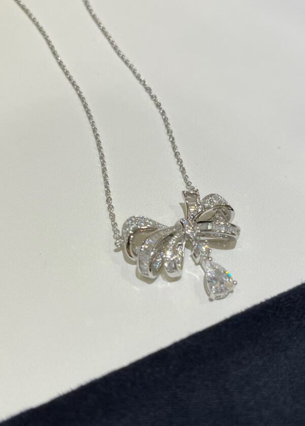 GRAFF Bow necklace
