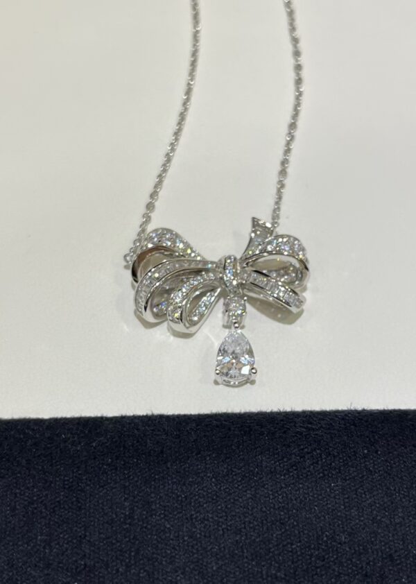 GRAFF Bow necklace