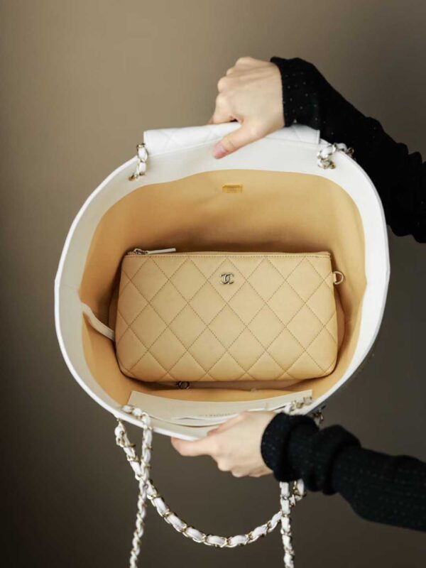 CHANEL SHOPPING BAG