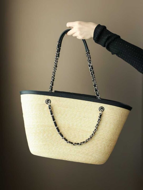 CHANEL SHOPPING BAG