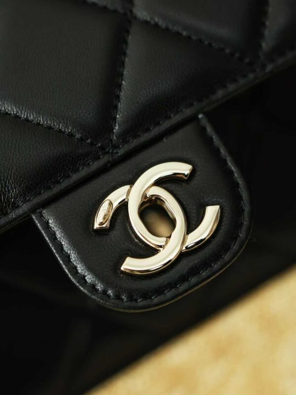 CHANEL SHOPPING BAG