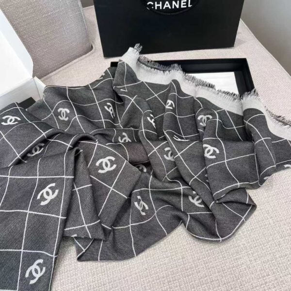 CHANEL Scarf
