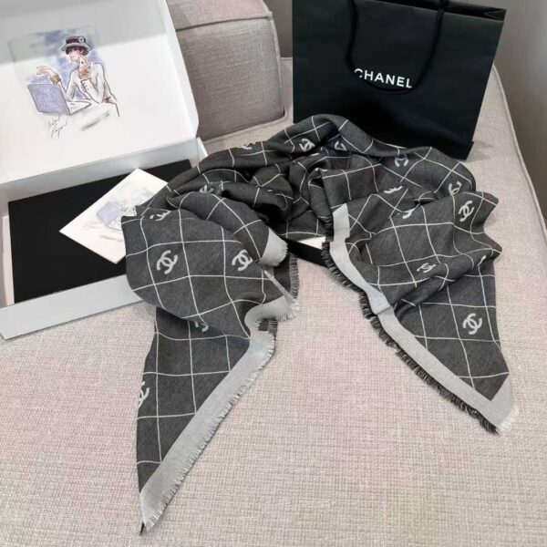 CHANEL Scarf
