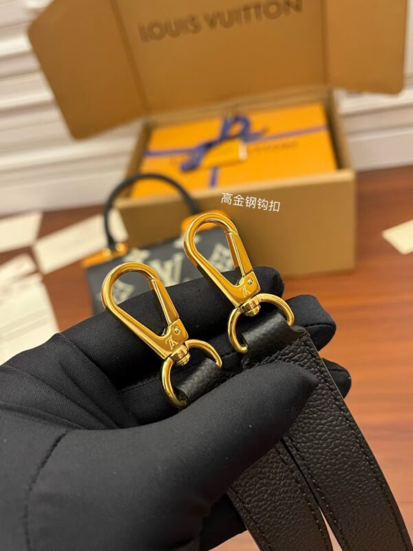 LOUIS VUITTON Madeleine  M45978