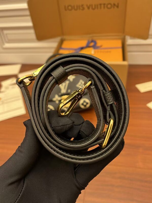 LOUIS VUITTON Madeleine  M45978