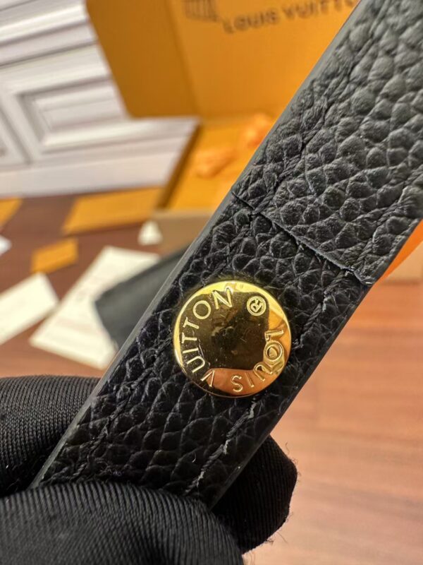 LOUIS VUITTON M46595 Pochette Métis East West