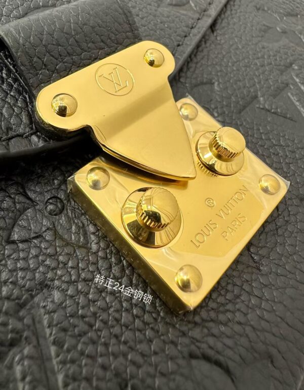 LOUIS VUITTON M46595 Pochette Métis East West