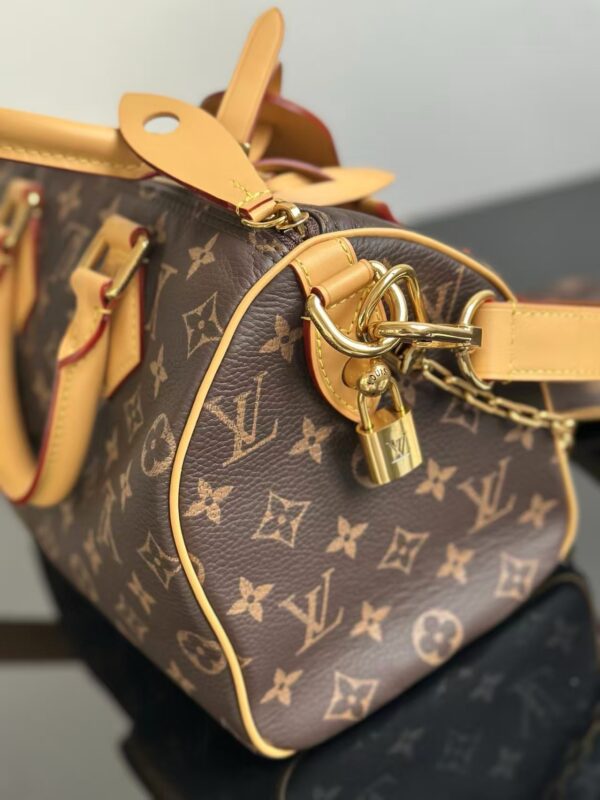 LOUIS VUITTON M24443 SPEEDY P9 BANDOULIERE25