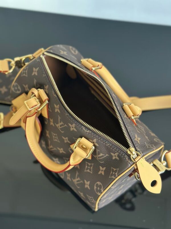 LOUIS VUITTON M24443 SPEEDY P9 BANDOULIERE25