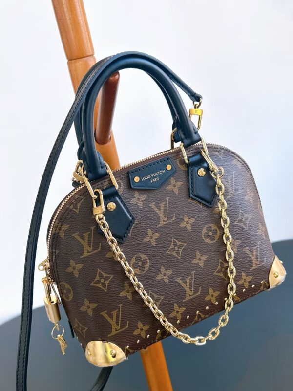 LOUIS VUITTON M26084 Alma Trunk BB