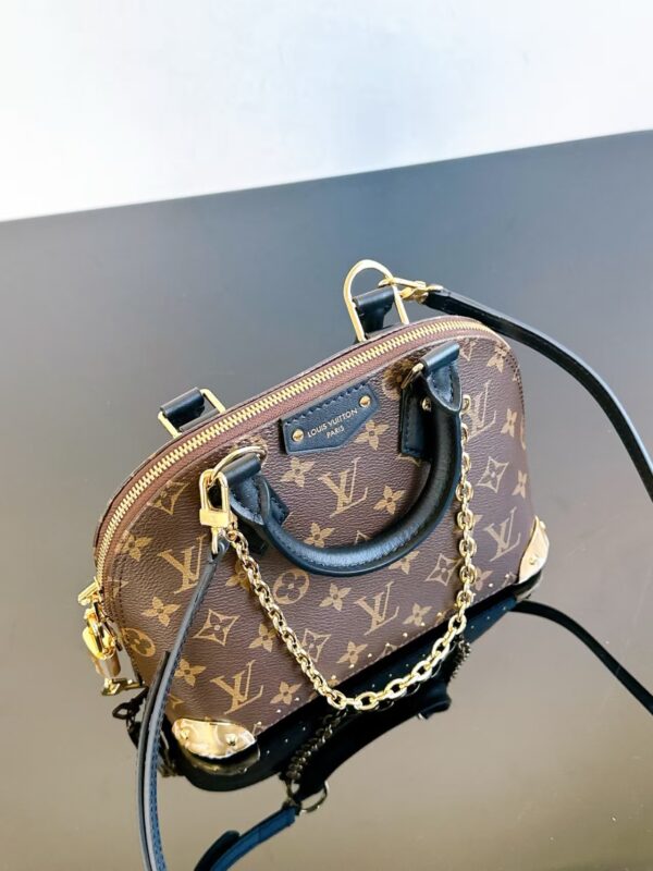 LOUIS VUITTON M26084 Alma Trunk BB