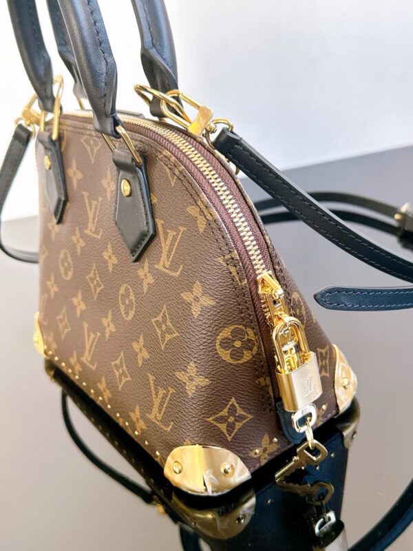 LOUIS VUITTON M26084 Alma Trunk BB