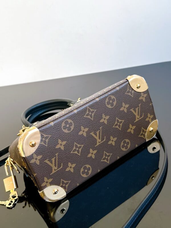 LOUIS VUITTON M26084 Alma Trunk BB