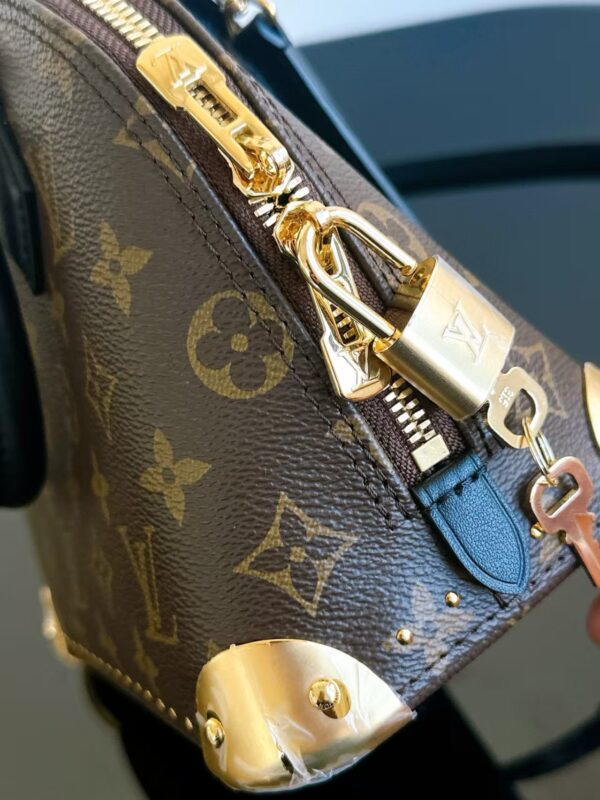 LOUIS VUITTON M26084 Alma Trunk BB