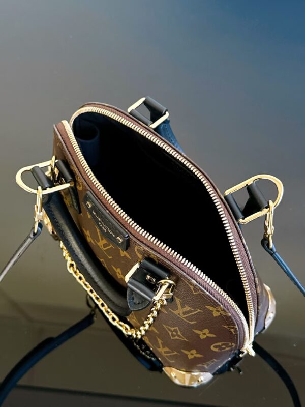 LOUIS VUITTON M26084 Alma Trunk BB