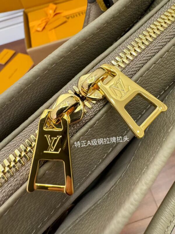 LOUIS VUITTON M23641 OnTheGo East West