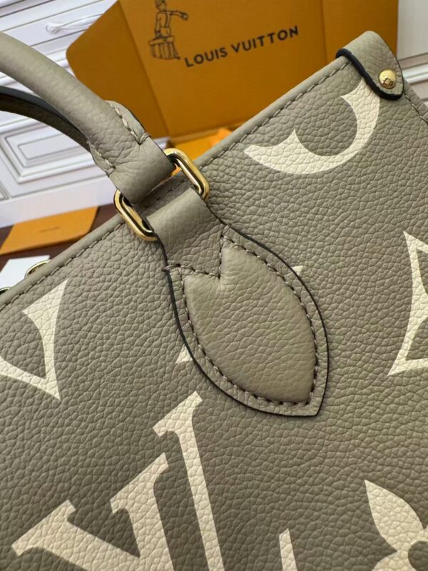 LOUIS VUITTON M23641 OnTheGo East West