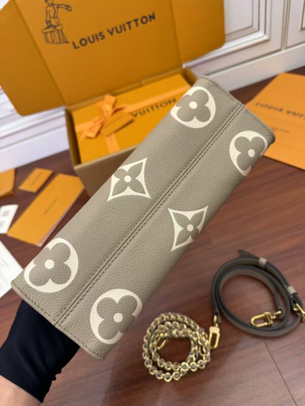 LOUIS VUITTON M23641 OnTheGo East West