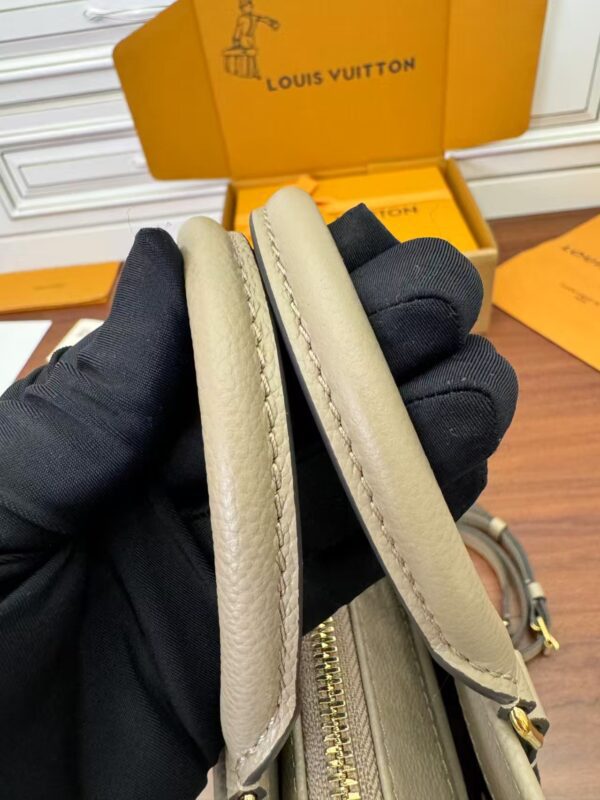 LOUIS VUITTON M23641 OnTheGo East West