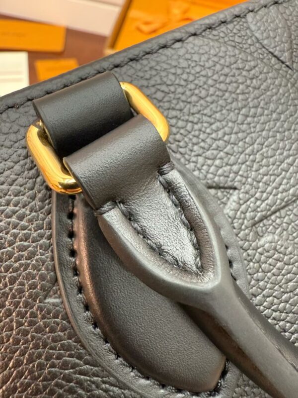 LOUIS VUITTON M23640 OnTheGo East West