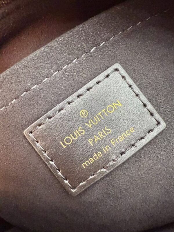 LOUIS VUITTON M23640 OnTheGo East West