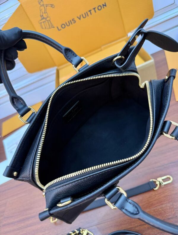 LOUIS VUITTON M23640 OnTheGo East West