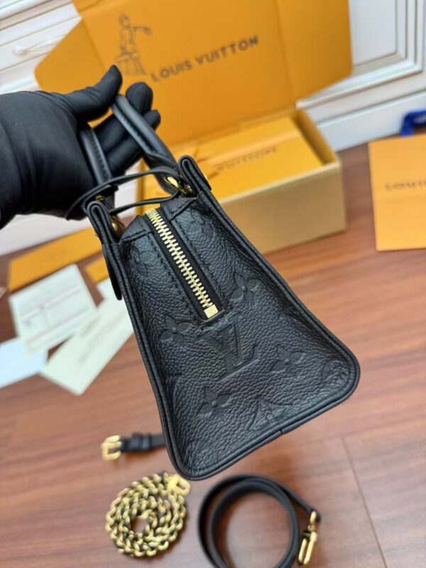 LOUIS VUITTON M23640 OnTheGo East West