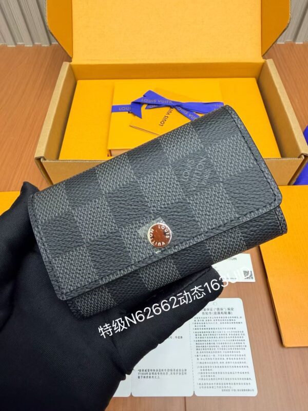 LOUIS VUITTON M62662 Key bag