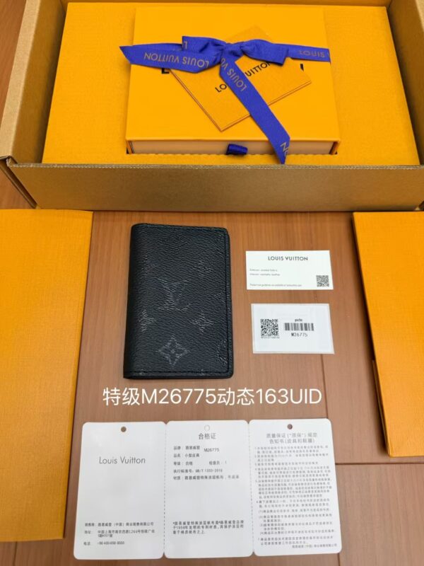 LOUIS VUITTON   M26774 Passport Cover