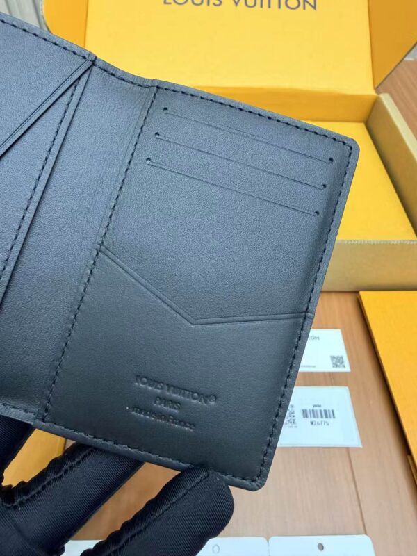LOUIS VUITTON   M26774 Passport Cover