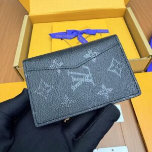 LOUIS VUITTON   M26774 Passport Cover