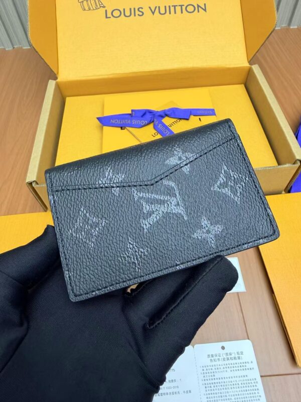 LOUIS VUITTON   M26774 Passport Cover