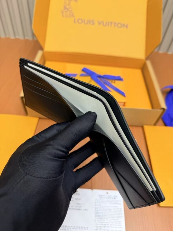 LOUIS VUITTON M26744 Multiple Wallet