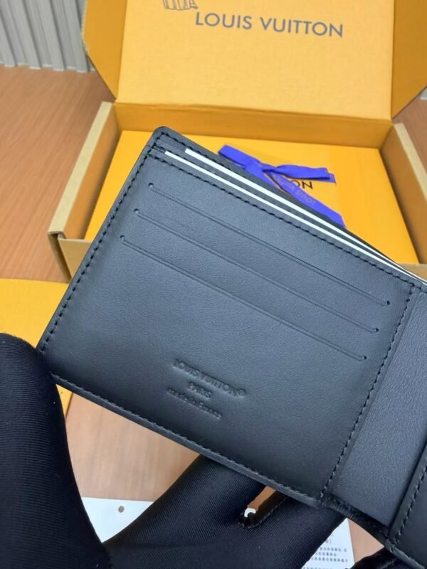 LOUIS VUITTON M26744 Multiple Wallet