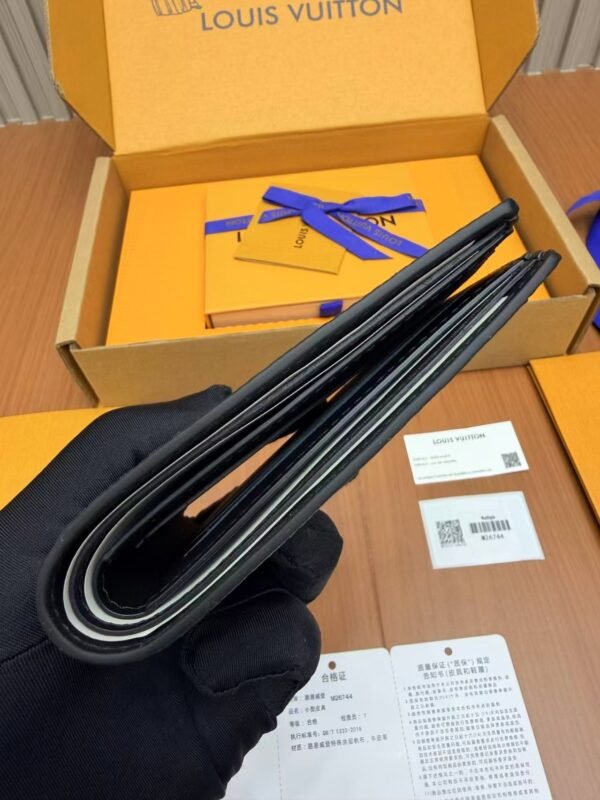 LOUIS VUITTON M26744 Multiple Wallet