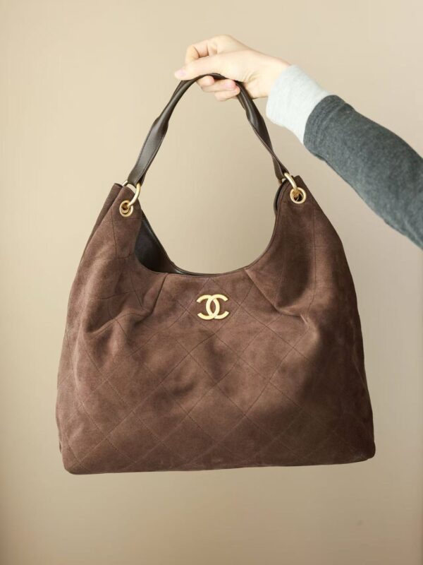 CHANEL SHOPPING BAG