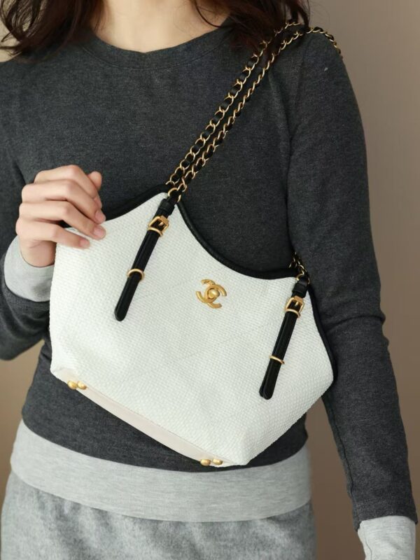 CHANEL SHOPPING BAG