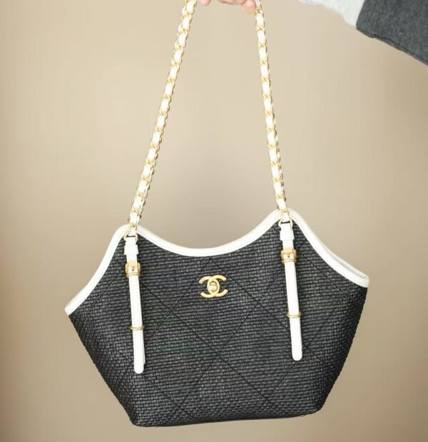 CHANEL SHOPPING BAG