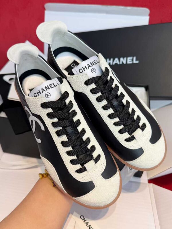 CHANEL Sneakers