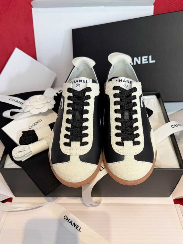 CHANEL Sneakers