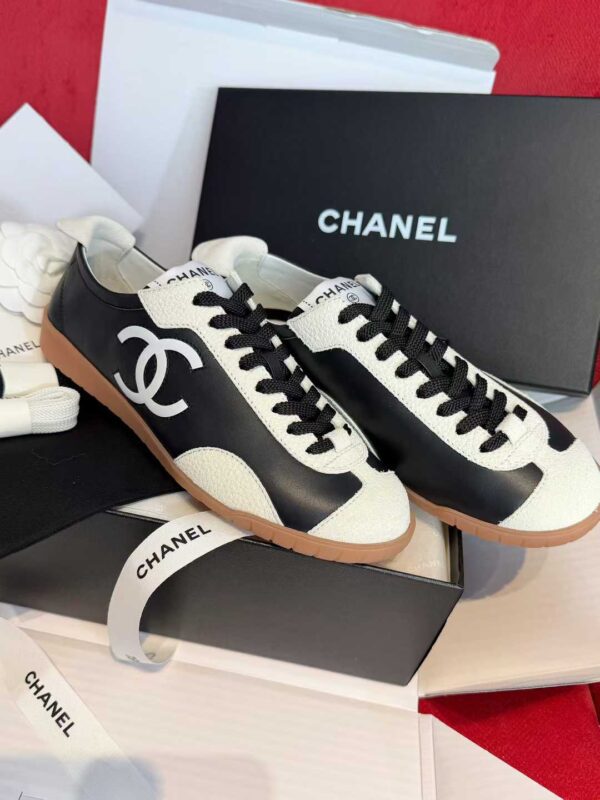 CHANEL Sneakers