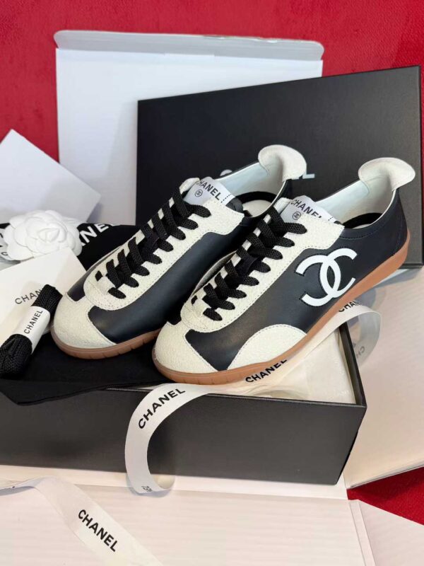 CHANEL Sneakers