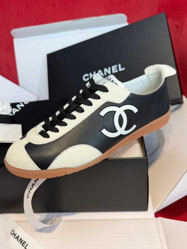 CHANEL Sneakers